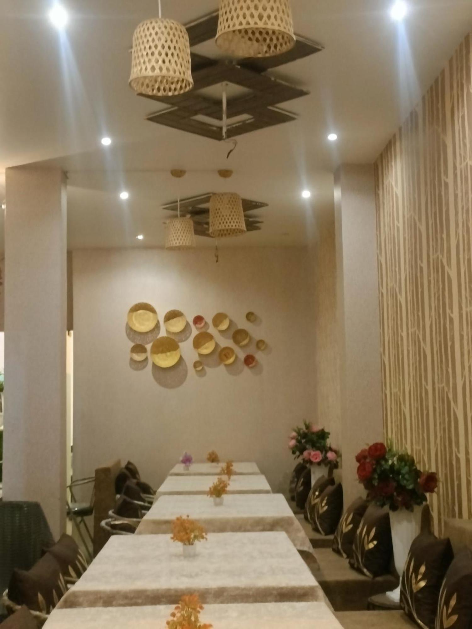 Rk Hotel & Restaurant Dewās Exterior foto
